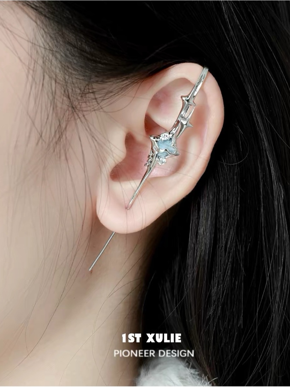 Exquisite Silver Four-pointed Starburst Earrings